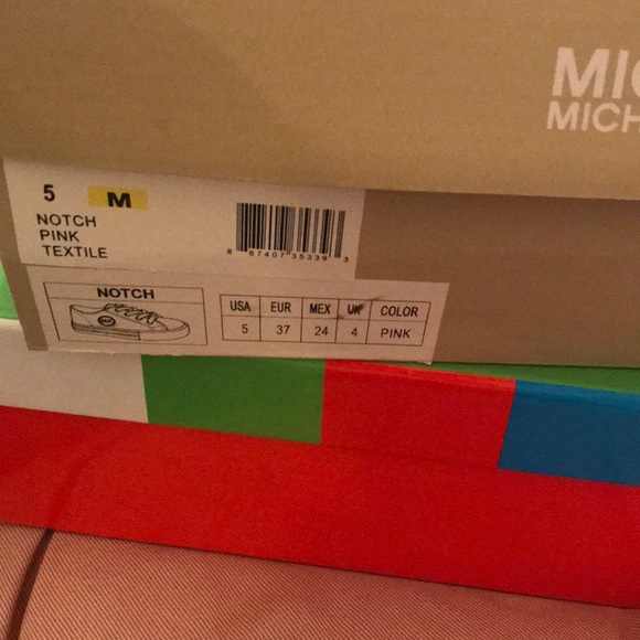 Sneakers - Picture 5 of 7